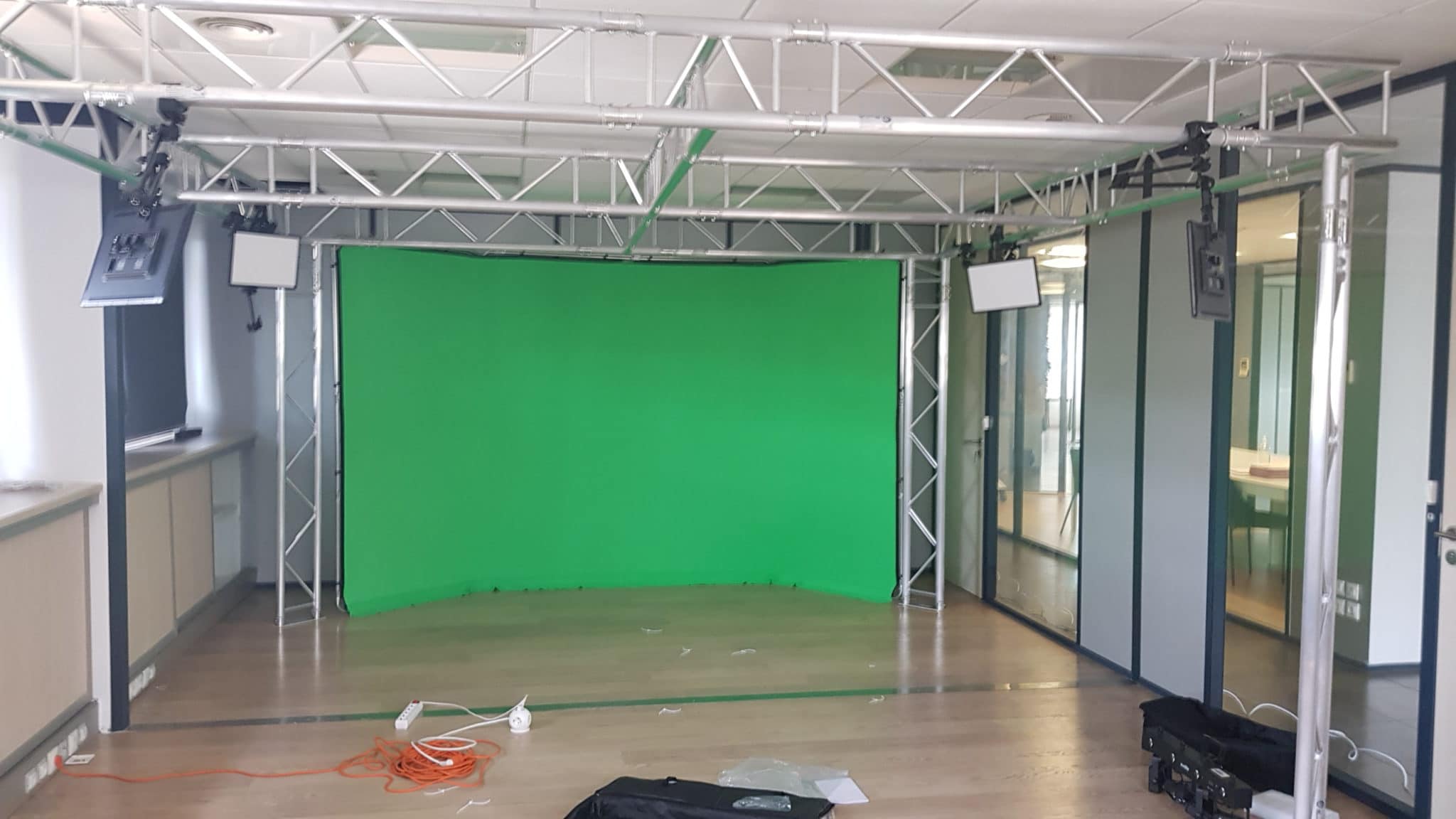 Installation d’un studio de production audiovisuelle fixe