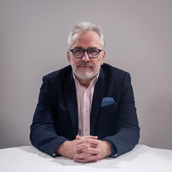 Face au “snack politique” : pourquoi les formats longs pourraient sauver le débat démocratique