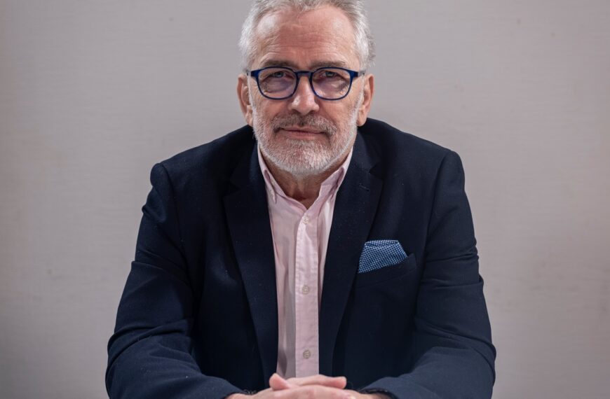 Face au “snack politique” : pourquoi les formats longs pourraient sauver le débat démocratique